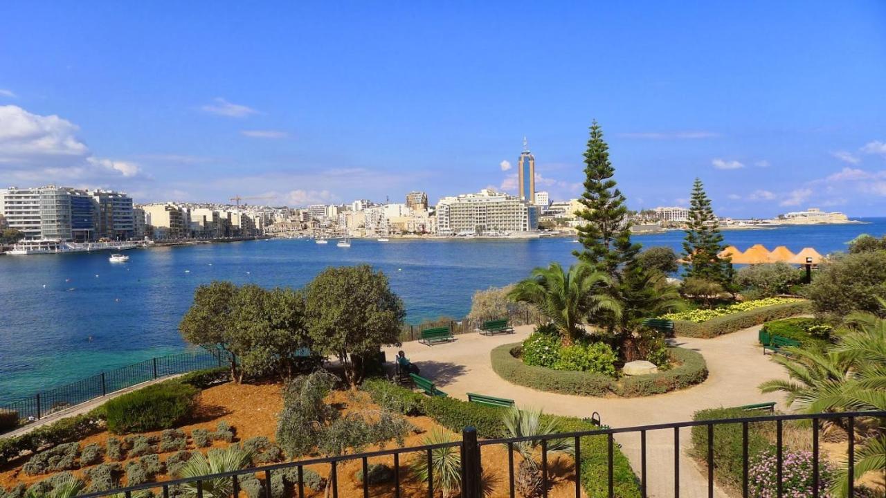 Idyllic Apartment Steps From The Promenade Слима Екстериор снимка